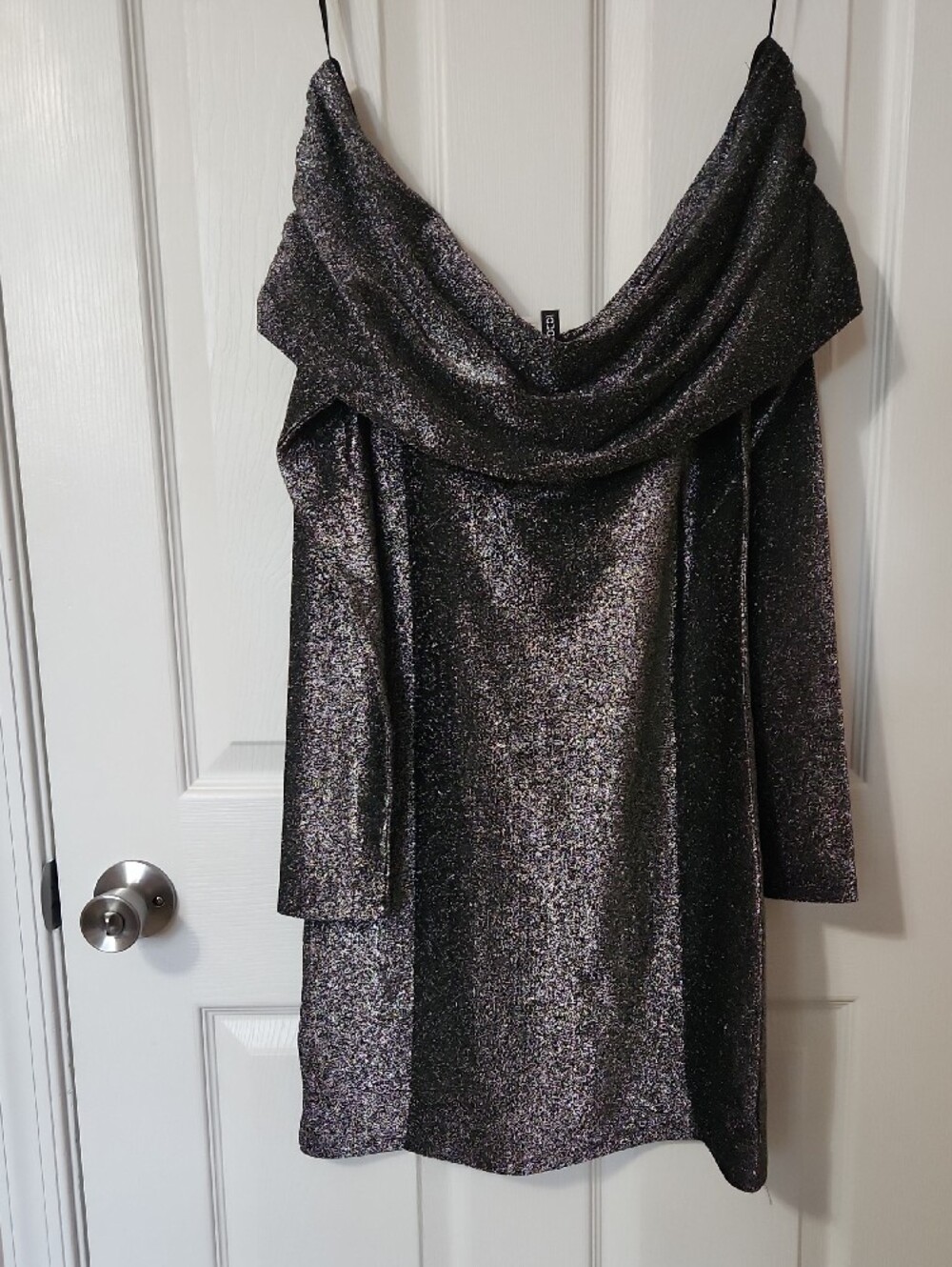 Chic Party Rave Date City H&M Shimmery Metallic Silver Long-Sleeve Mini Dress - Picture 3 of 3